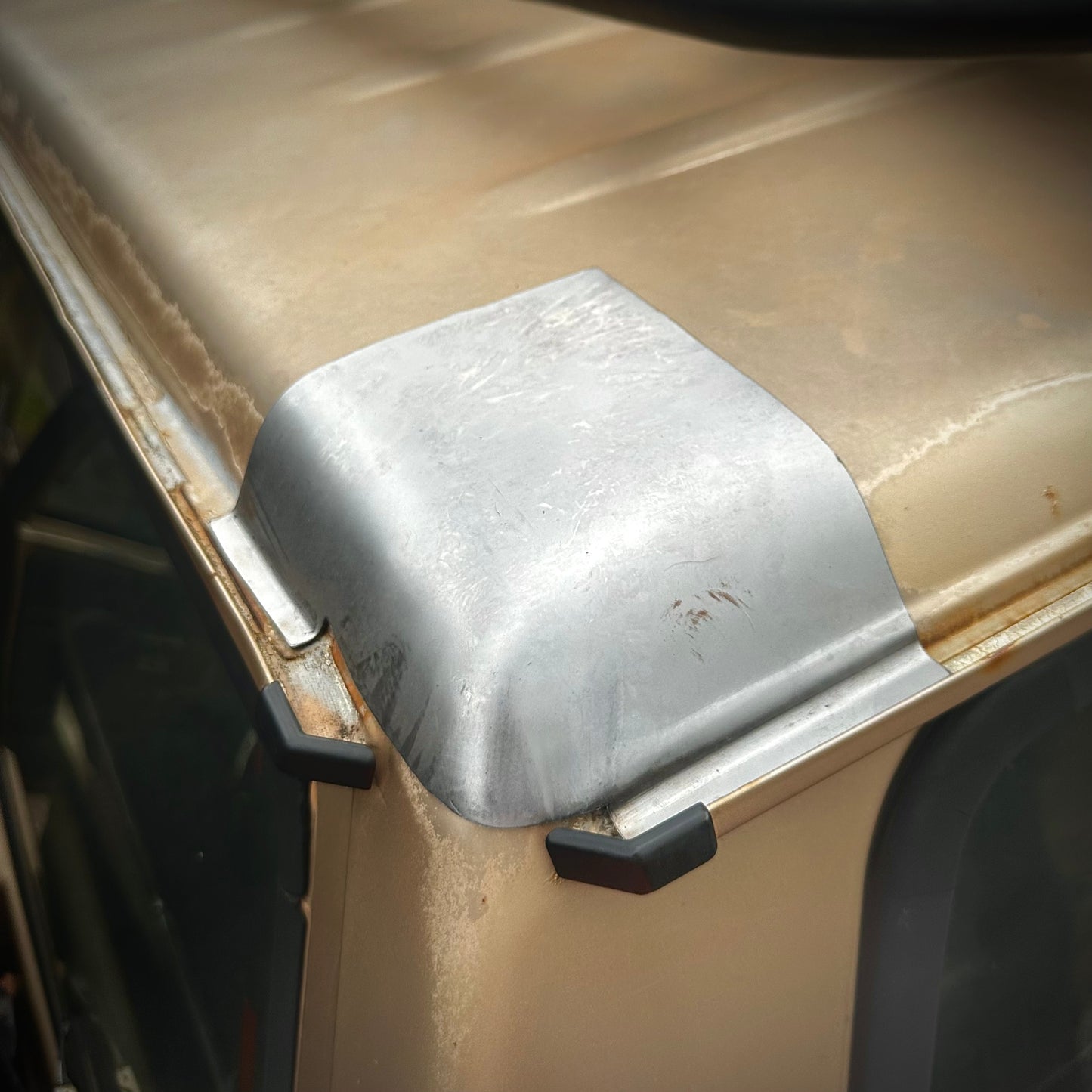 LWB GQ/Maverick Rear Roof Corners