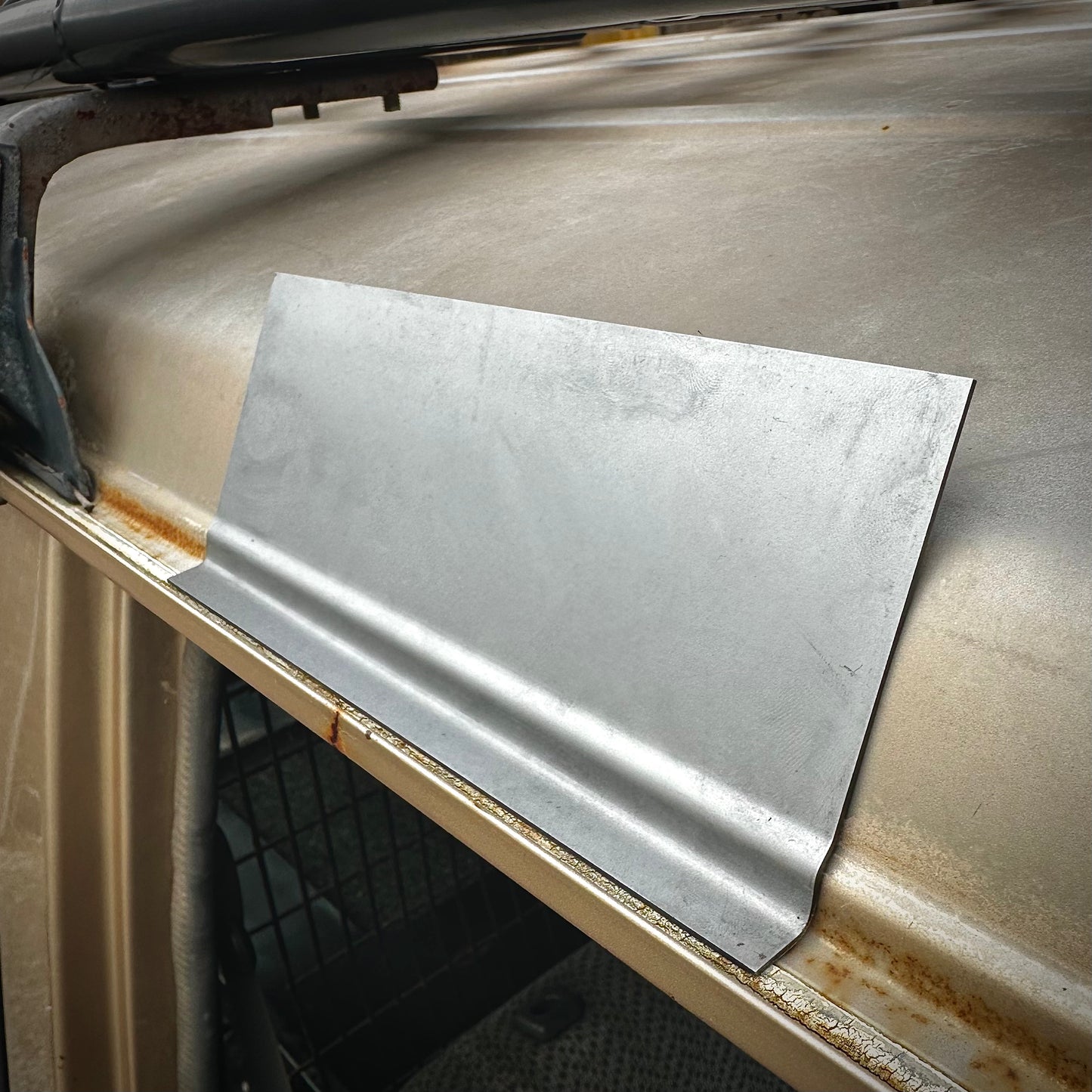 GQ/Maverick/Safari Gutter Outer Skin Section